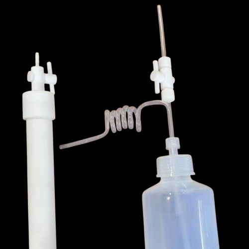 PTFE filter column and PFA reaction bottle